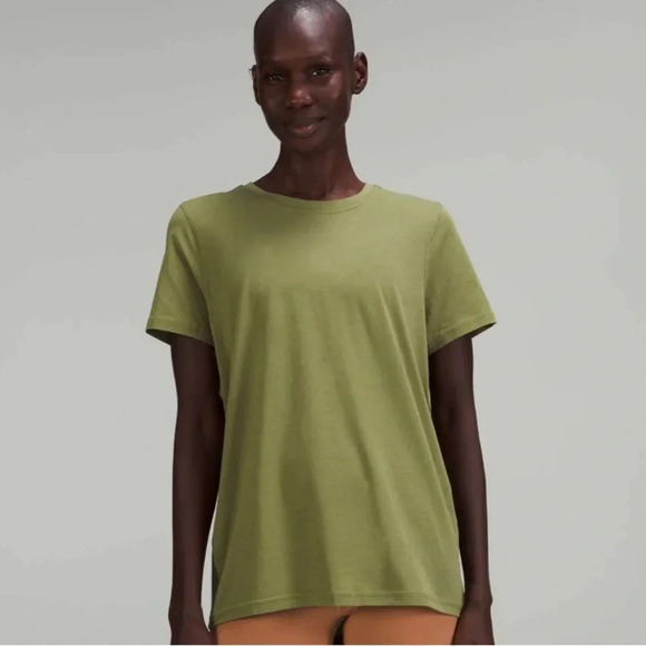 NWT Lululemon Back in Action T-Shirt *Special Edition
Bronze Green - Picture 3 of 9